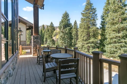 Room, 4 Bedrooms | Outdoor dining