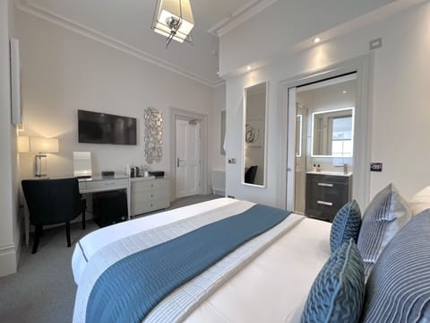 Superior Double Room, Ensuite (Ground Floor Room)