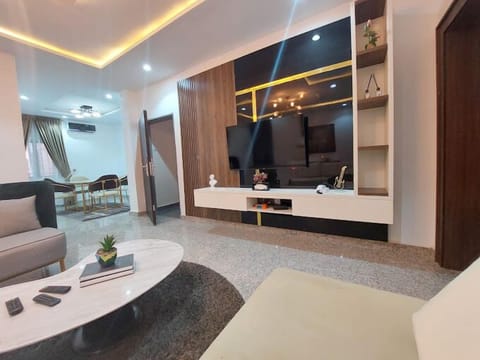 Deluxe Apartment, Balcony, City View | Living area