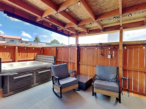 Condo (3 Bedrooms) | Property amenity