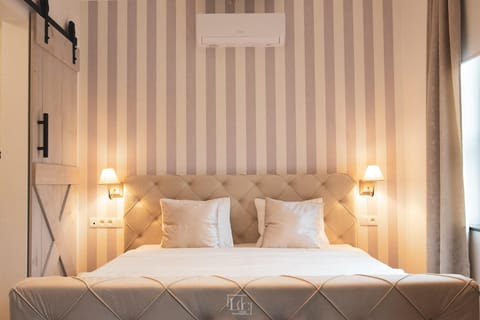 Deluxe Double Room, Park View | In-room safe, laptop workspace, blackout drapes, soundproofing