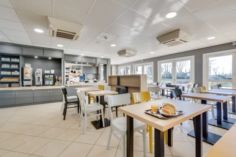 Daily buffet breakfast for a fee