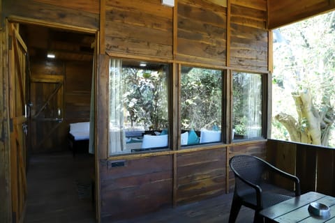 Deluxe Cottage, 1 King Bed, Park View, Garden Area | Desk, soundproofing, bed sheets