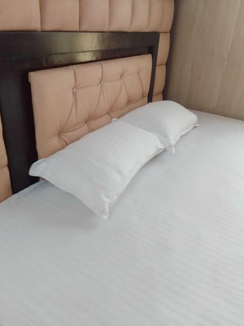 Standard Room, City View | Desk, wheelchair access