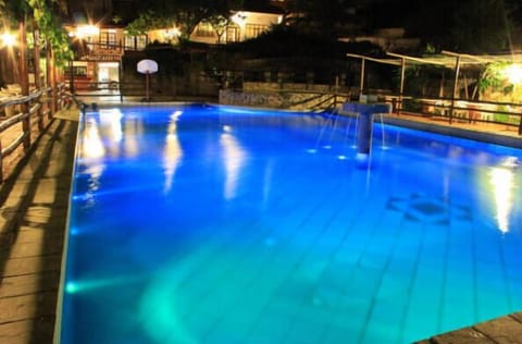 Seasonal outdoor pool, pool umbrellas, sun loungers