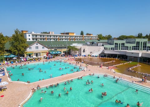 5 indoor pools, 3 outdoor pools, pool umbrellas, sun loungers