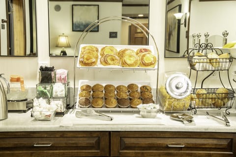 Free daily continental breakfast