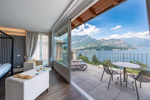 Panoramic Suite, Lake View | Down comforters, minibar, in-room safe, desk