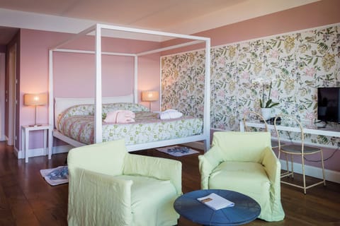 Junior Suite, Lake View | Down comforters, minibar, in-room safe, desk