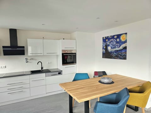 Deluxe Condo, Mountain View | In-room dining