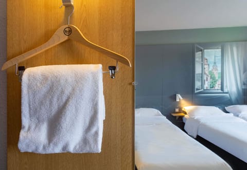 Triple Room, Non Smoking | Premium bedding, desk, blackout drapes, soundproofing