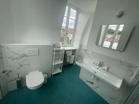 Classic Double Room, Park View | Bathroom