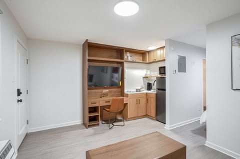 Deluxe Studio Suite | Living area