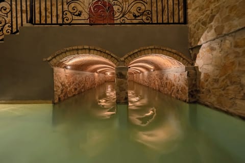 Couples treatment rooms, sauna, steam room, Turkish bath