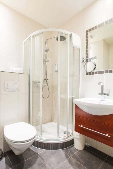 Shower, eco-friendly toiletries, hair dryer, towels