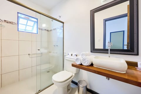 Basic Triple Room | Bathroom | Towels, soap, shampoo, toilet paper