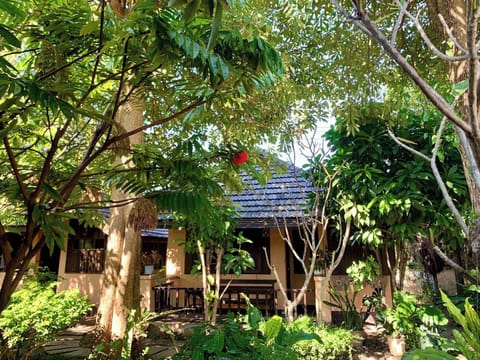 Basic Villa | Desk, free WiFi, bed sheets
