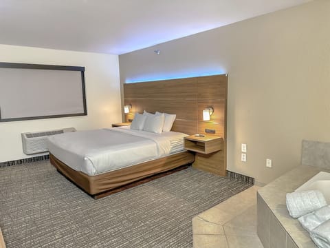 Deluxe Suite | Desk, iron/ironing board, free WiFi, bed sheets