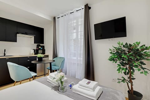 Apartment | 1 bedroom, laptop workspace, iron/ironing board, bed sheets