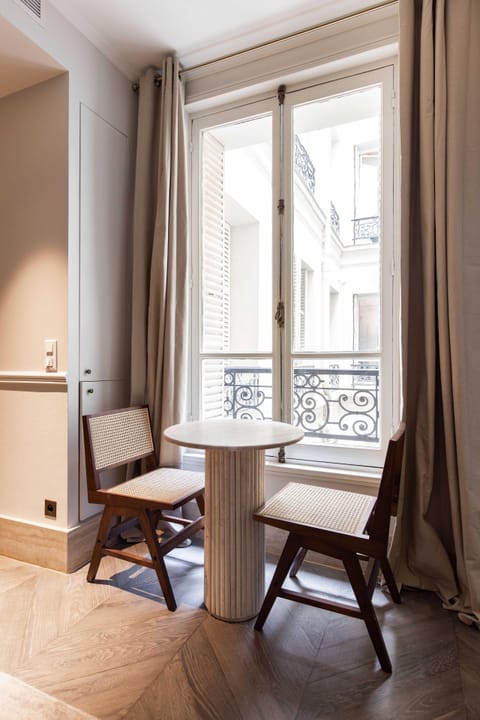 Apartment | Dining