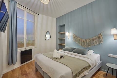 Apartment | Laptop workspace, iron/ironing board, bed sheets
