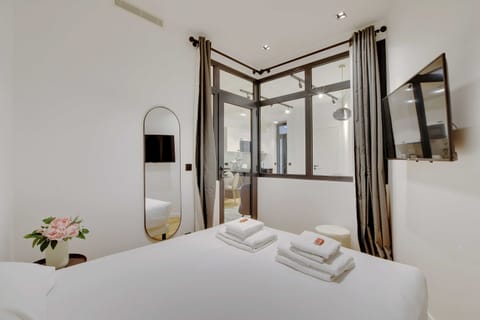 Apartment | 2 bedrooms, laptop workspace, iron/ironing board, bed sheets