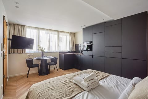 Apartment | Laptop workspace, iron/ironing board, bed sheets