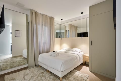 Apartment | Laptop workspace, iron/ironing board, bed sheets