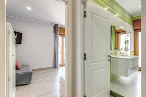 Quadruple Room, Balcony | Bathroom | Hair dryer, towels, soap, shampoo