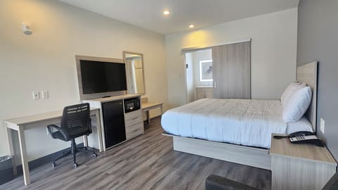 Single Room, 1 King Bed, Non Smoking | Free WiFi