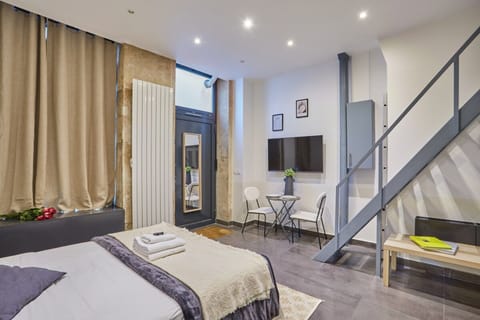 Apartment | Laptop workspace, iron/ironing board, bed sheets