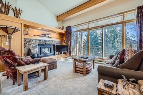 Condo, 3 Bedrooms | Living area | Smart TV