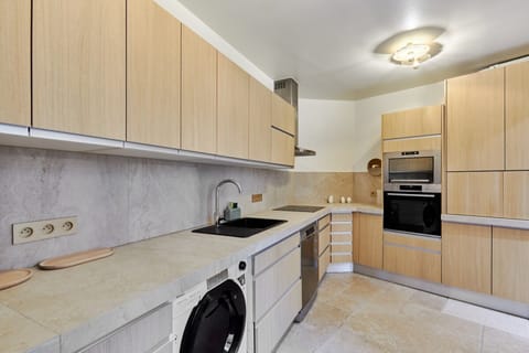 Apartment | Private kitchen | Cleaning supplies