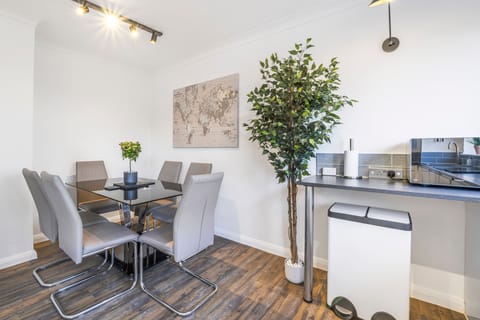 House | In-room dining