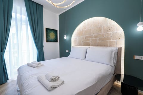 Luxury Townhome, 1 Queen Bed | 1 bedroom, desk, laptop workspace, free WiFi