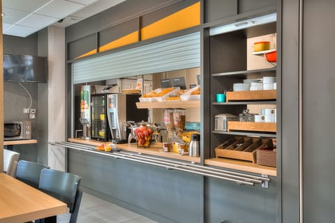 Daily buffet breakfast for a fee