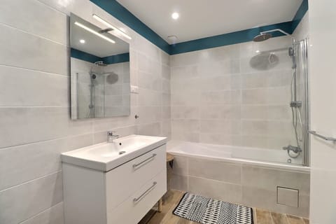 Classic Double Room | Bathroom