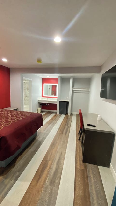 Basic Single Room | Free WiFi, bed sheets