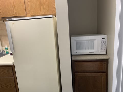 Condo, 1 Bedroom (412) | Private kitchenette | Fridge, microwave, stovetop, coffee/tea maker