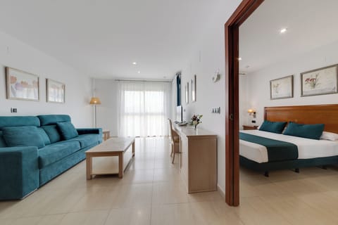 Junior Suite, Balcony, Garden View | Living area | TV