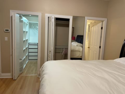 Executive Studio Suite, 1 King Bed with Sofa bed, Courtyard View | Premium bedding, Select Comfort beds, individually furnished, desk