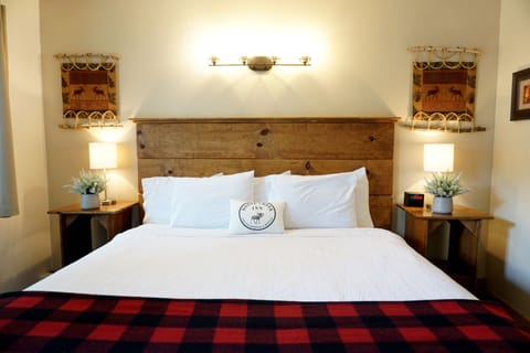 Single King at Moose Creek Inn | Free WiFi, bed sheets