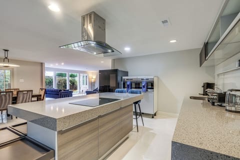 House (6 Bedrooms) | Front of property