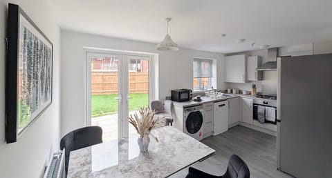 House | Private kitchen | Fridge, microwave, oven, stovetop