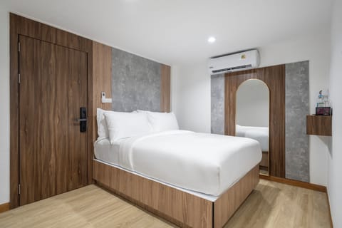 Deluxe Double Room, Private Bathroom | Free WiFi, bed sheets