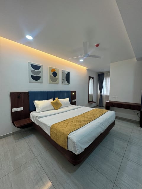 Luxury Suite | Laptop workspace, free WiFi