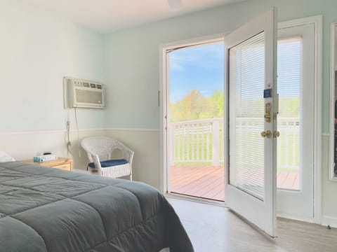 Suite, Private Bathroom (Handicap Accessible) | Interior