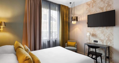 In-room safe, desk, laptop workspace, blackout drapes