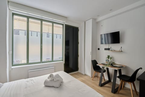 Apartment | 1 bedroom, laptop workspace, iron/ironing board, bed sheets