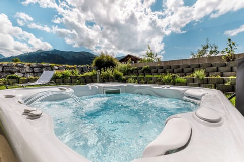 Sauna, hot tub, steam room